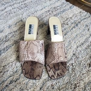 Leslie Fay heel sandals
